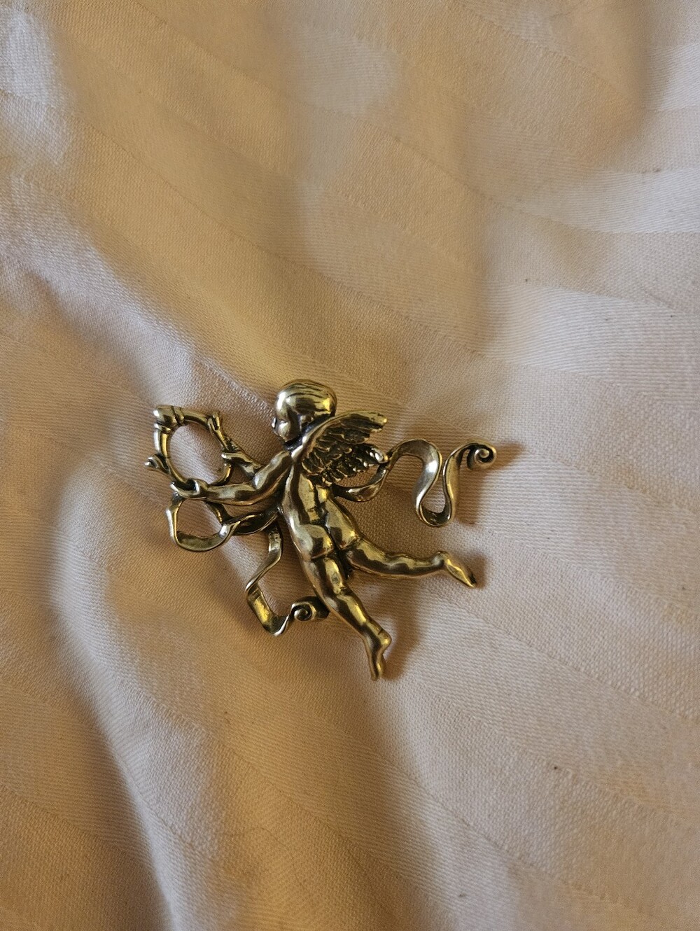 Vintage MMA Angel Brooch Metropolitan Museum Of Art Ribbon & Wreath Cherub pin